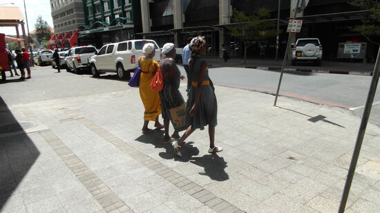 Schick und Charme auf den Straßen. Für den Mann gibt es hier viel Buntes und Kurviges zu sehen.