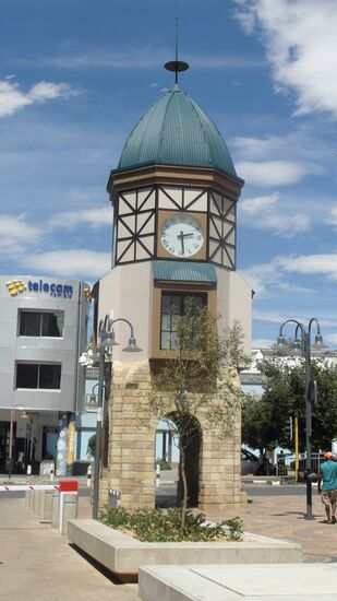 Der bekannte Clock Tower an der Post Street Mall im Zentrum von Windhoek.