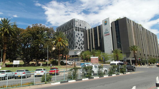 Moderne Regierungs- und Bankgebäude im Stadtzentrum.