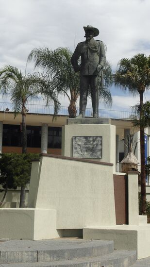 Curt von Francois Statue. Curt von Francois war Offizier der Deutschen Schutztruppe in der Kolonie Deutsch-Südwestafrika und gründete 1890 die Hauptstadt Namibias.