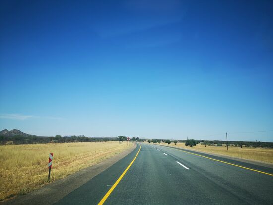 Kaum Verkehr und gut ausgebaut, so erleben wir die erste Strecke unserer Reise zum Atlantik.