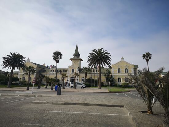 Das ursprüngliche Bahnhofsgebäude, 1902 gebaut und in Betrieb genommen, ist heute ein gehobenes Konferenzhotel mit Entertainment Center.