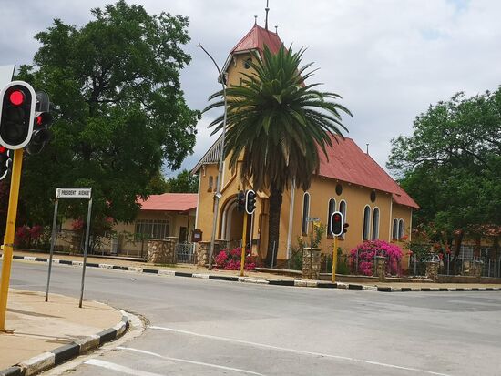 Die St. Barbara Missionskirche in Tsumeb, 1913 erbaut.