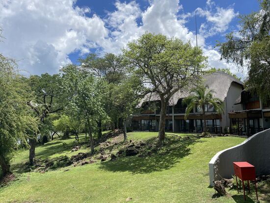 Unsere Lodge am Chobe River. Von hier aus bot sich uns ein herrlicher Blick auf den Chobe River und auf das namibische Ufer.