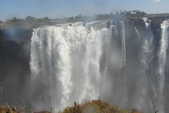 Der Hauptfasserfall.  Bis zu 10 tausend Kubikmeter Wasser donnern pro Sekunde in die Tiefe.