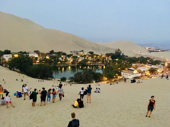 Die kleine Wüstenperle Huacachina. Eine Art lateinamerikanischer Schmalspurballermann....