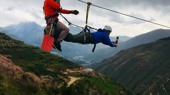 Zliplining in Bauchlage. Eine echte Empfehlung für jeden, der auf der Suche ist nach  Abwechslung von Kultur und Ruinen.
