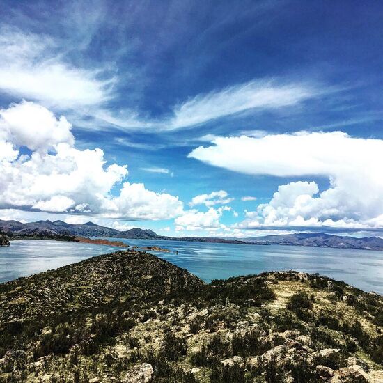 Blick von den Gipfeln der Inseln über den Titicacasee