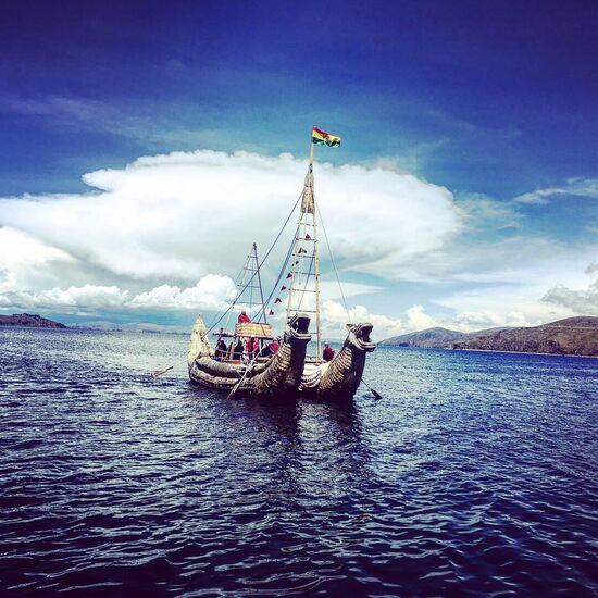 Ein typisches Totora Schilfboot.