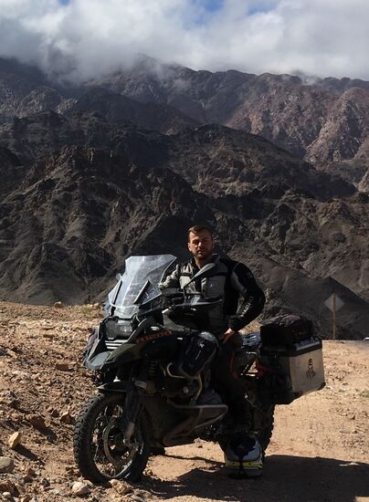 Ich bin seit nunmehr 10000 Km in Südamerika unterwegs. Der platte Reifen in der Atacamawüste war zum Glück das einzige technische Problem bisher.