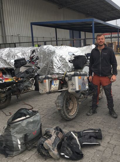 Zollkontrolle bei der Motorradrückgabe in Valparaiso.