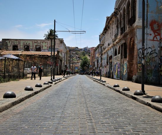 Straßenbild von Valparaiso. Bunte Häuser und ein spezieller Charme wie ich finde.