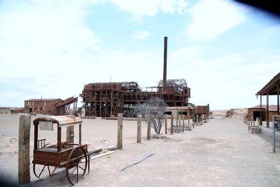Der Wind pfeift durch die alte Anlage und hier und da knirscht es im morschen Gebälk-