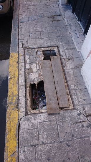 Auch in Campeche gilt Augen auf bei den Bürgersteigen