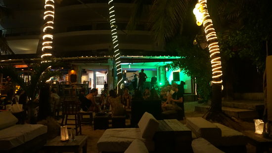 Zenzi Beach bar Playa. Oft Live Bands, manchmal Salsa Kurse. Immer super Cocktails