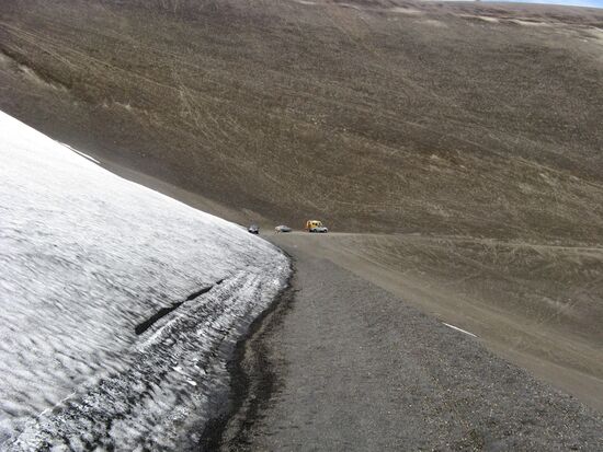 Ein Schneebrett versperrt die Piste