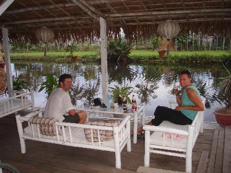 let's have dinner at the riverside!