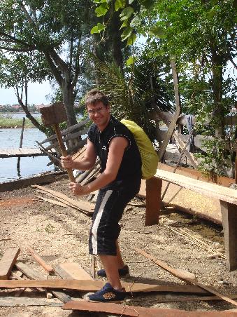 beim Boot bauen!