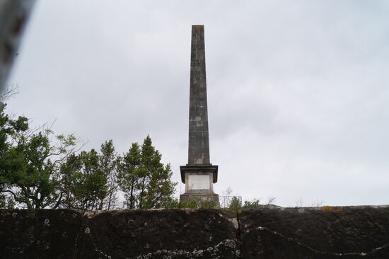 Obelisk für Riquet an der Wasserscheide zwischen Mittelmeer und Atlantik