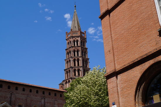 Turm der Basilika Saint Sernain
