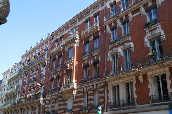 Hübsche Hausfassade Backstein - Stein. Toulouse