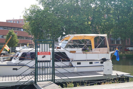Im Hafen von Saint Sauveur.  Eigener Zugang.