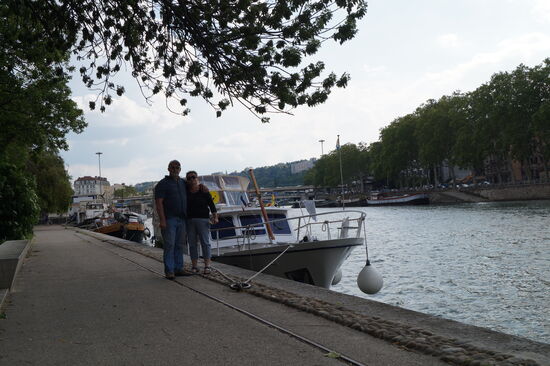 Lyon. Wir haben in der Saone festgemacht. Mitten in der Stadt.