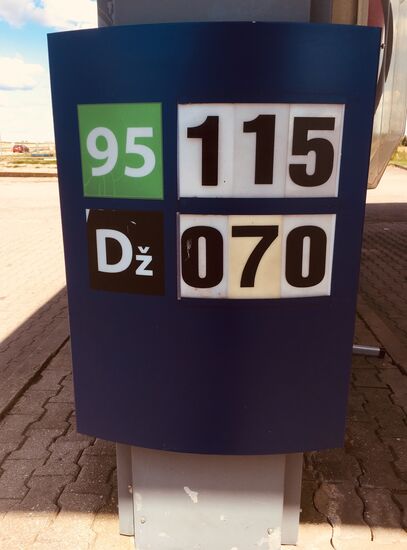 Wir fahren weiter in Richtung Riga, Schnäppchen des Tages  sowie Öl fürs Auto fürn 5er, was sonst bei uns an der Tankstelle 20€ kostet...