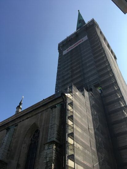 riesig, aber man sieht nix , da gebaut wird