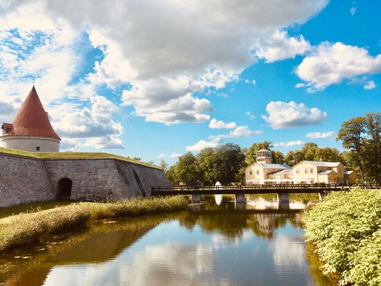 Kurhaus im Hintergrund