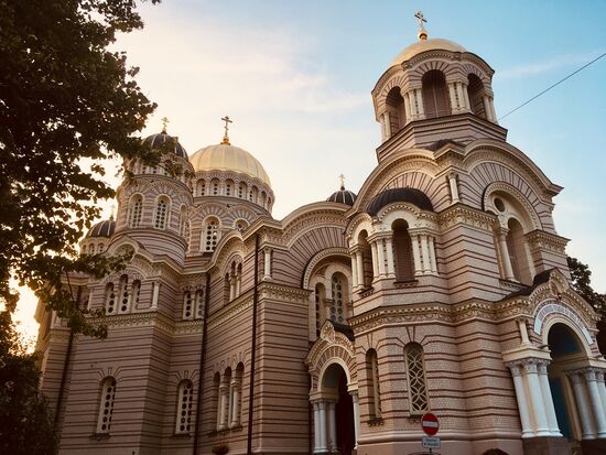 Die Geburtskathedrale Riga ist eine Kathedrale der Russisch-Orthodoxen Kirche. Sie ist die größte orthodoxe Kirche der baltischen Staaten. Sie war leider schon geschlossen