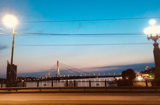 Ein Teil der Vanšu-Brücke (lettisch Vanšu tilts, früherer Name: Gorki-Brücke, nach Maxim Gorki) ist eine Schrägseilbrücke in Riga, der Hauptstadt Lettlands. Das Bauwerk wurde während der Sowjetzeit am 17. Juli 1981 eröffnet und war zu diesem Zeitpunkt mit 625 Metern die längste Schrägseilbrücke Europas.