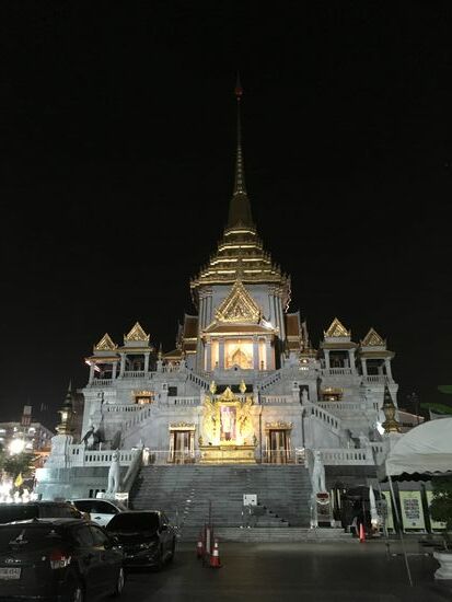 Hier ist der goldene Buddha versteckt - An den Toren zu Chinatown liegt Wat Traimit und ist Heimat für die wohl kurioseste Statue Thailands. 5,5 Tonnen Gold machen ihn zum schwersten Massivgold-Buddha in Thailand.