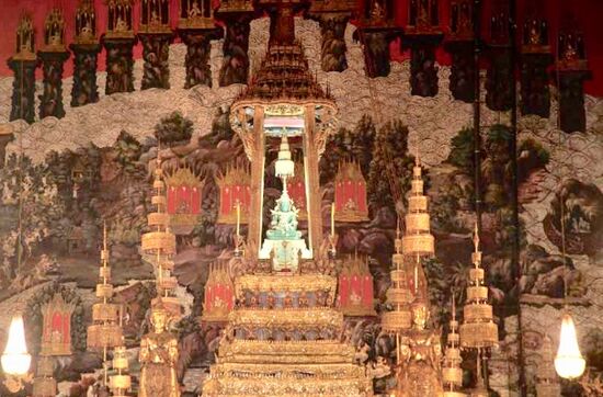 Smaragdbuddha, überall Gold