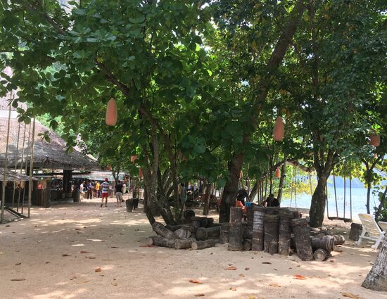 Am Strand entlang... viele nette Restaurants