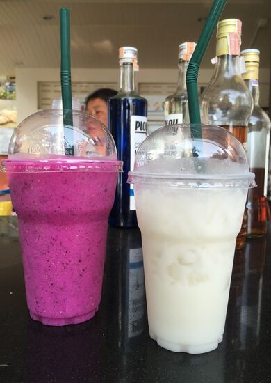 Und gönnen uns leckere Fruitshakes .... jeden Tag ganz lecker und aus frischen Früchten....ok der rechte ist meiner und ist ne Pina Colada 