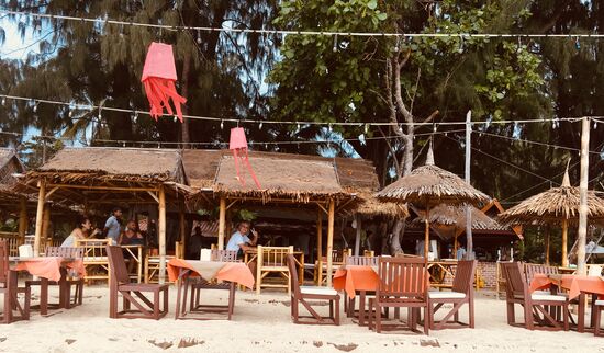 Wir haben Hunger und gehen ins Strandrestaurant