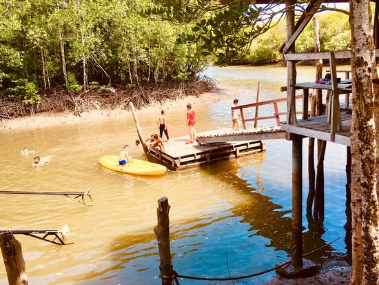 Am Bootssteg baden Kinder