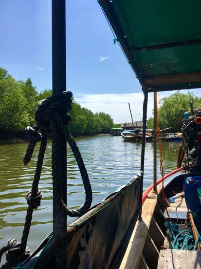 Los gehts.... wir haben die Tour von 1000 Baht pro Person auf 700 Baht für uns Beide für eine kleine Runde,runtergehandelt,  da wir ja mit dem Moped über die Insel wollen und nicht 4 h rumschippern wollen