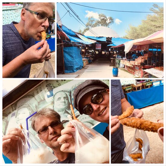 Wir fahren weiter nach Saladan, leider finden wir die Affenschule und die Elefantenwäscherei nicht.... in Saladan ist Markt und wir holen uns leckere frittierte Fische und Kokosnusswasser in Tüten ...