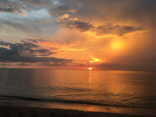 So schön sieht ein Sonnenuntergang nach einem Gewitter aus.....