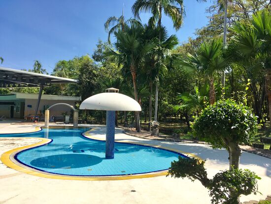 Kleines Bad ohne Eintritt im Park