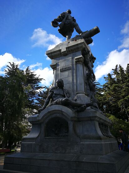 Hier thront Magellan, der alte Abenteurer!