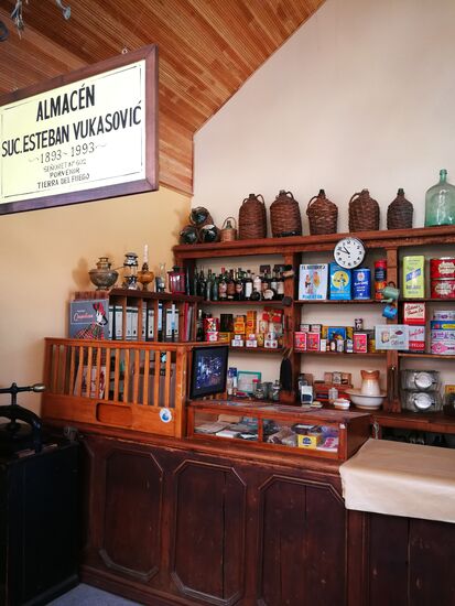 ein "Kolonialwarenladen"