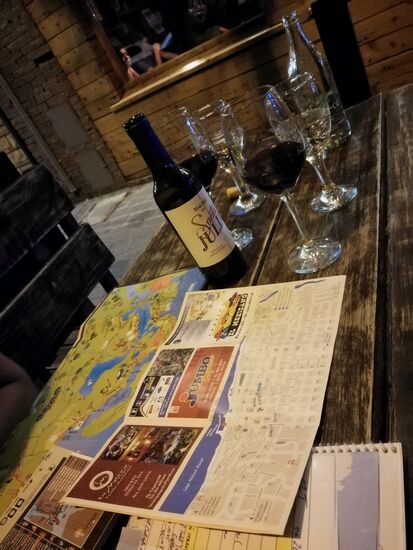 Stilechter Ausklang bei Empanadas und Wein