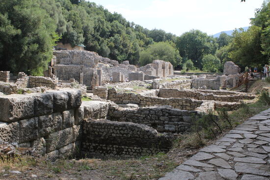 Butrint und seine zahlreichen, historischen Ausgrabungen der Römerzeit.