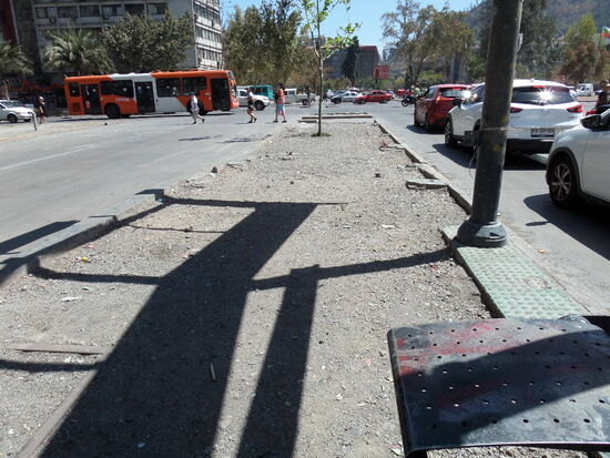 Herausgerissene Pflastersteine...