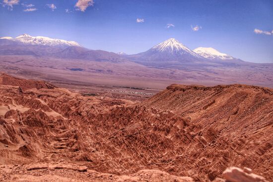 Valle de la Muerte mit Blick auf den Vulkan