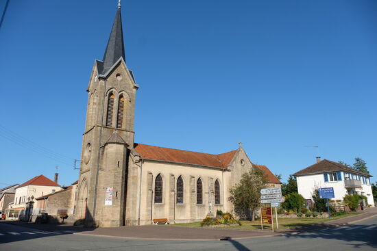 Corre mit der Kirche Saint-Maurice.