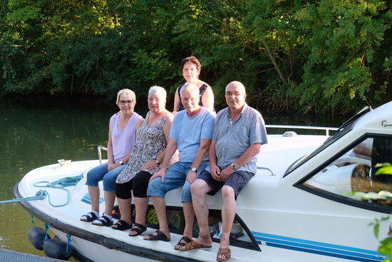 Von links der Smutje, Schiffsjunge, Matrose, Bootsmann, erster Steuermann und der Fotograf ist der Skipper.